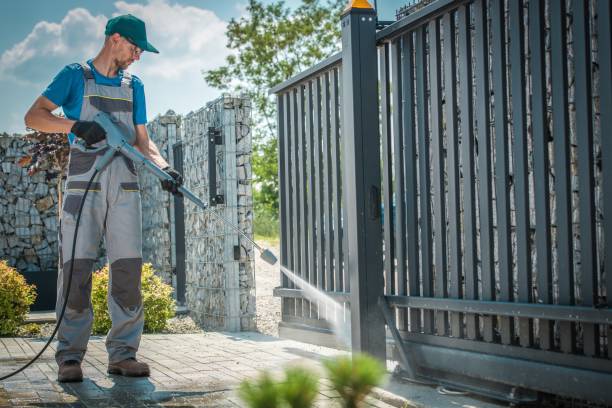 Best Animal Enclosure Cleaning  in Zellwood, FL